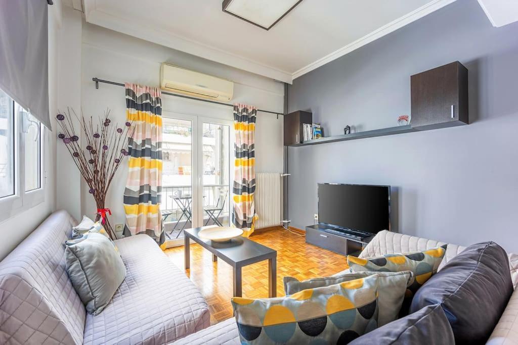 Apartment In The Middle Of Everything Афины Экстерьер фото