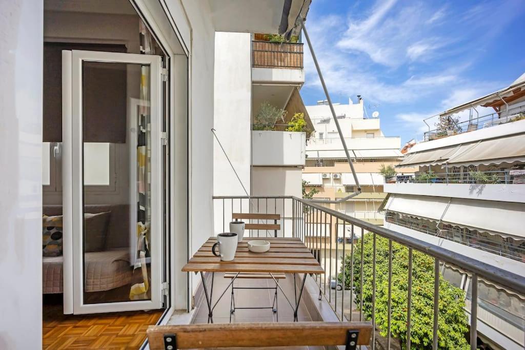 Apartment In The Middle Of Everything Афины Экстерьер фото
