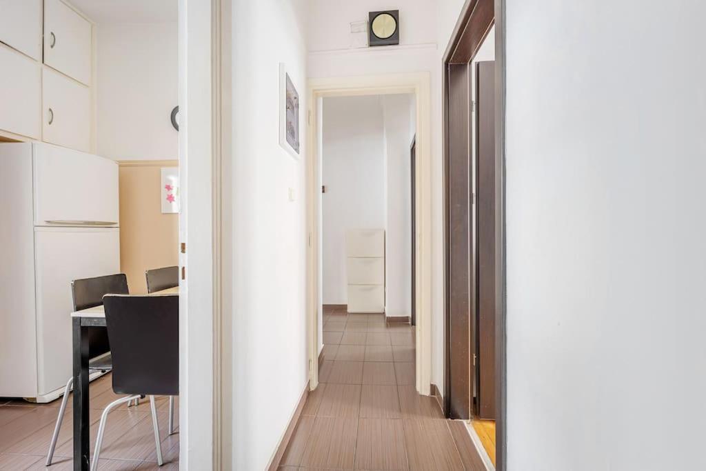 Apartment In The Middle Of Everything Афины Экстерьер фото