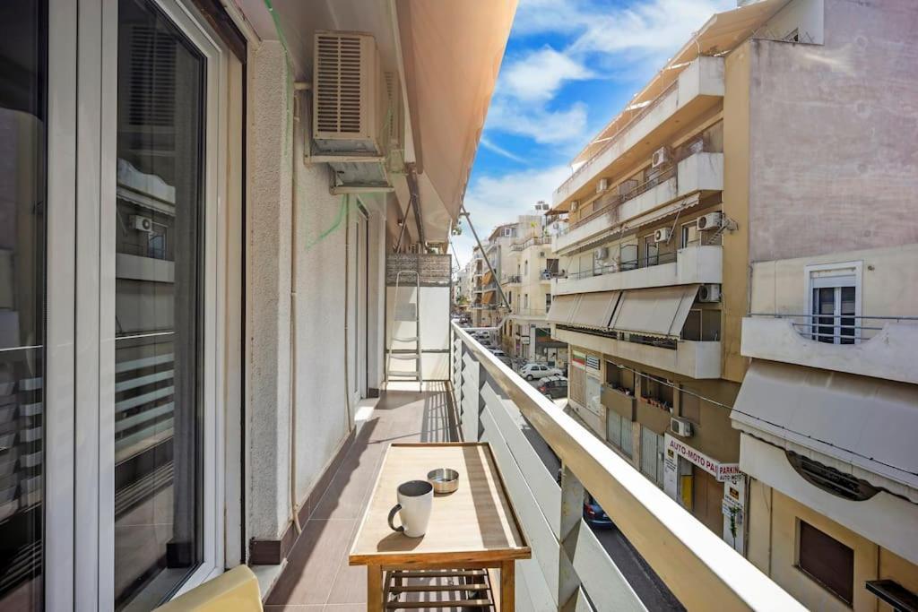 Apartment In The Middle Of Everything Афины Экстерьер фото
