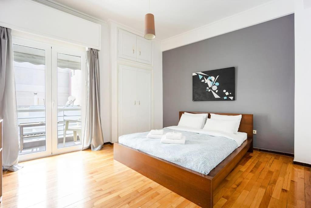 Apartment In The Middle Of Everything Афины Экстерьер фото