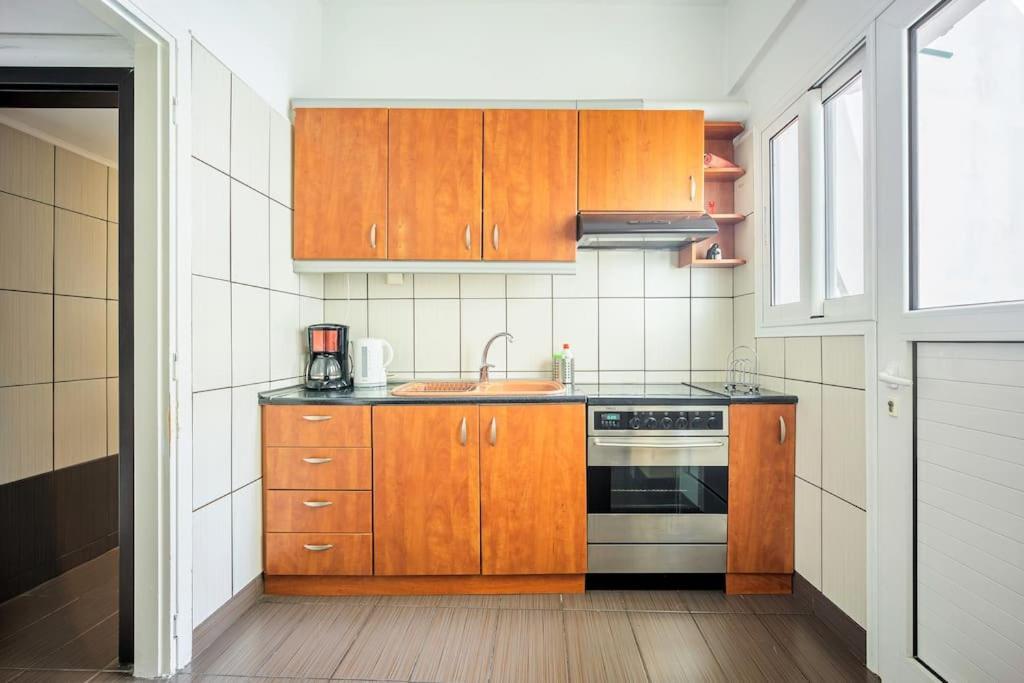 Apartment In The Middle Of Everything Афины Экстерьер фото